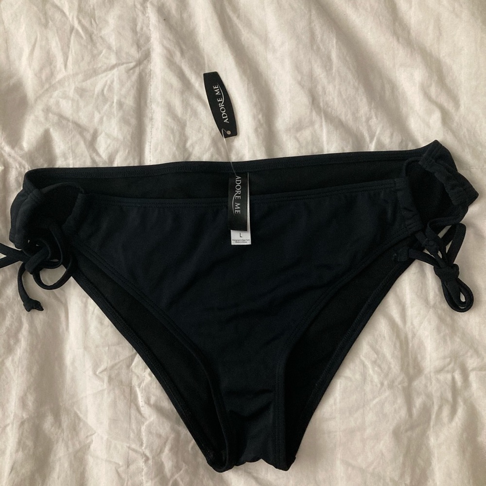 Side tie bikini bottoms